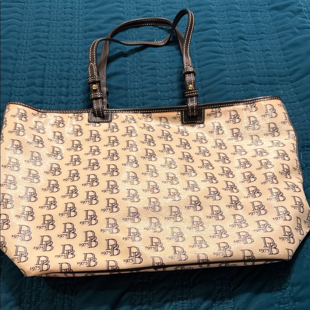 Black & white Dooney & Burke Tote Bag